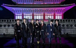BTS đi vào lịch sử khi biểu diễn tại Quảng trường Gwanghwamun