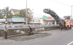 Khắc phục hư hỏng trên Quốc lộ 1A đoạn qua Cà Mau