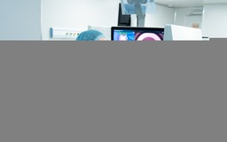 Ứng dụng AI điều trị tật khúc xạ