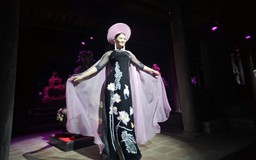 Giao hòa giữa gốm và áo dài tại Bảo tàng Hà Nội