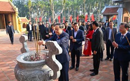 Chủ tịch Quốc hội dâng hương nhà lưu niệm Bùi Bằng Đoàn