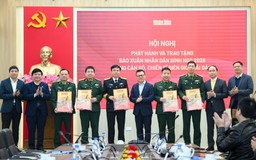 Trao tặng 40.000 báo Xuân tới chiến sĩ nơi biên giới, hải đảo