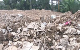 Đường dây đổ trộm chất thải xây dựng trên đất nông nghiệp