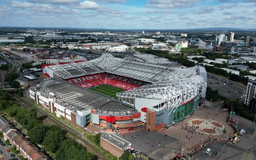 Man United có thể bán tên sân Old Trafford