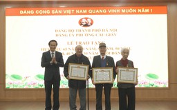 Phường Cầu Giấy trao Huy hiệu Đảng đợt 3/2