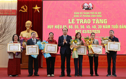 58 Đảng viên phường Vĩnh Hưng nhận Huy hiệu Đảng đợt 3/2