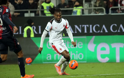 AC Milan tạm chiếm ngôi đầu Serie A