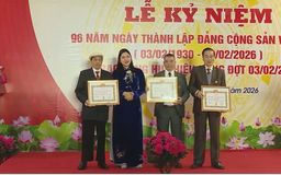 68 đảng viên phường Đại Mỗ nhận Huy hiệu Đảng đợt 3/2