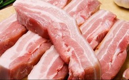 Giá thịt lợn đắt ngang giá thịt bò