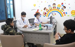 Gần 1.000 học sinh phường Hoàng Liệt được khám bệnh miễn phí