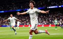 Gonzalo Garcia lập hat trick trong ngày thay thế Mbappe