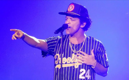Bruno Mars trở lại với album mới sau 10 năm