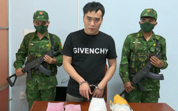 Bắt đối tượng vận chuyển trái phép gần 3 kg ma túy