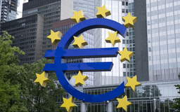 Lạm phát Eurozone chạm mục tiêu 2%