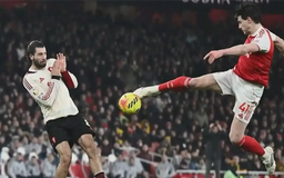 Arsenal gia tăng khoảng cách với Man City