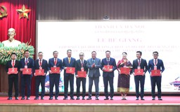 Thành uỷ Hà Nội bế giảng lớp đào tạo, bồi dưỡng cán bộ của Thủ đô Viêng Chăn (Lào)