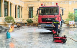 Hơn 400 học sinh phường Cửa Nam trải nghiệm làm lính cứu hỏa
