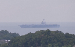 Tàu sân bay Mỹ USS George H.W. Bush cập cảng Phuket (Thái Lan)