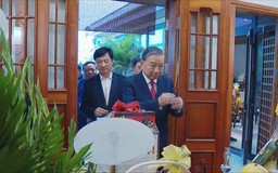 Tổng Bí thư Tô Lâm thắp hương tưởng niệm các đồng chí lãnh đạo Đảng, Nhà nước