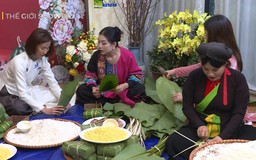 Nghệ sĩ miền Bắc 'tranh tài' gói bánh chưng Tết