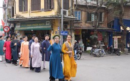 Áo dài du Xuân