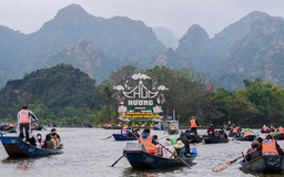 Miễn phí trông giữ ô tô tại chùa Hương