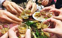 Cảnh báo ngộ độc rượu dịp Tết