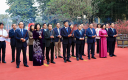 Lãnh đạo thành phố Hà Nội dâng hương tại các di tích lịch sử