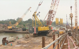 Cầu Trần Hưng Đạo thi công xuyên Tết