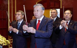 Tổng Bí thư dâng hương tại Khu di tích Hoàng thành Thăng Long