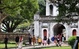 Du khách đến Văn Miếu-Quốc Tử Giám dịp Tết được gửi xe ô tô miễn phí
