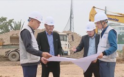 Xuyên Tết trên công trường chống ngập