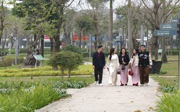 Người dân du xuân, trải nghiệm Công viên Thiên văn học dịp Tết