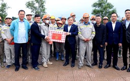Chủ tịch UBND TP. Hà Nội kiểm tra, chúc Tết tại một số công trường thi công dự án chống úng ngập