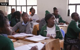 Kenya: Trường học kiêm chăm trẻ cho các bà mẹ tuổi teen