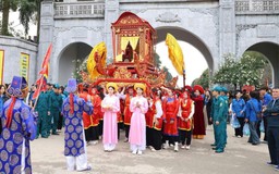 Độc đáo lễ rước kiệu Hai Bà Trưng