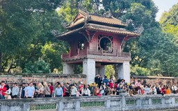 Đông đảo du khách đến điểm tham quan miễn phí tại Thủ đô