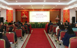 Phường Phúc Lợi in và cấp phát thẻ cử tri đến từng hộ gia đình