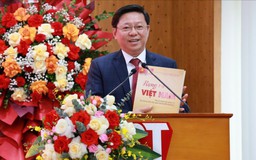 Ra mắt sách 'Rạng rỡ Việt Nam'