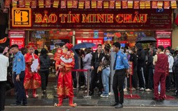 Người dân Thủ đô mua vàng vía Thần Tài