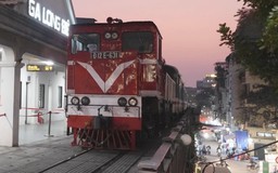 Giảm tàu khách, dừng tàu hàng qua phố cà phê đường tàu