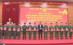 Tân binh Long Biên sẵn sàng nhập ngũ
