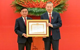 Trao Huy hiệu 45 năm tuổi Đảng tặng Tổng Bí thư Tô Lâm