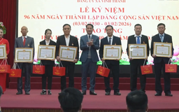 Đảng bộ xã Vĩnh Thanh trao tặng Huy hiệu Đảng đợt 3/2