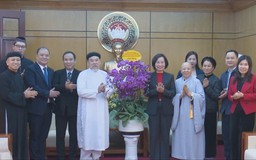 Chủ tịch MTTQ Thành phố thăm, chúc Tết các tổ chức tôn giáo