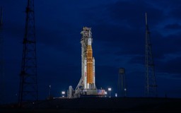 NASA hoãn sứ mệnh đưa người lên Mặt Trăng