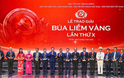Tuyên dương Bí thư Chi bộ xuất sắc và trao Giải Búa liềm Vàng