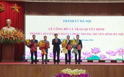 Thành uỷ Hà Nội công bố và trao quyết định thành lập Cơ quan Báo và Phát thanh, truyền hình Hà Nội