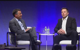 Elon Musk lập kỷ lục với tài sản vượt 800 tỷ USD