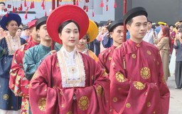 Cổ phục Việt hoà nhịp cùng đời sống hiện đại